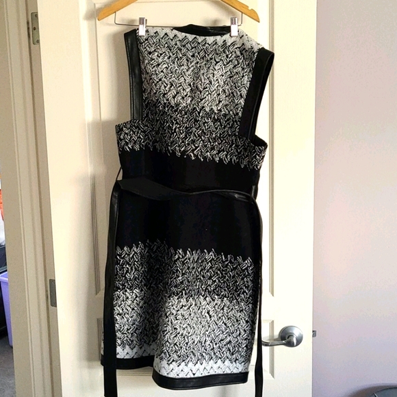 BCBG MAXAZRIA fall dress.  High end - Picture 2 of 4
